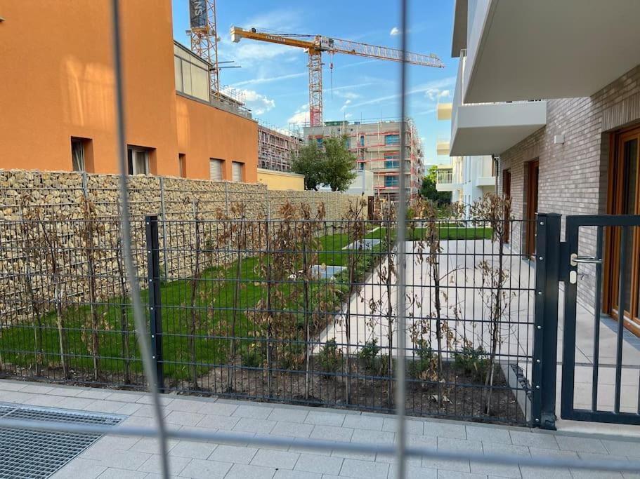 Three Bedroom Apartment In City Centre With A Grand Garden Frankfurt am Main Exteriör bild